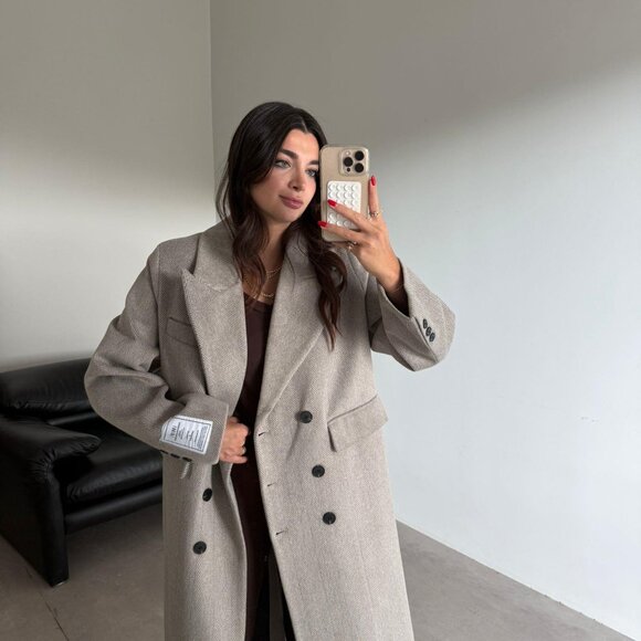 Elegant Oversized Winter Outerwear - Picture 3 of 7